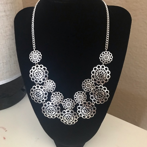 Cute Silver Flower Necklace. - Picture 2 of 5